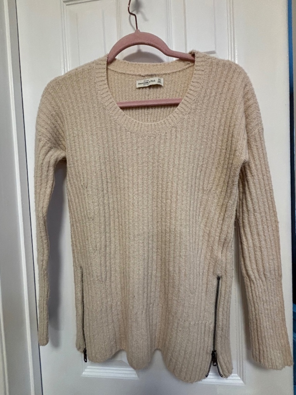 Abercrombie & Fitch Cream Ribbed Knit Side Zip Sweater - Size XS